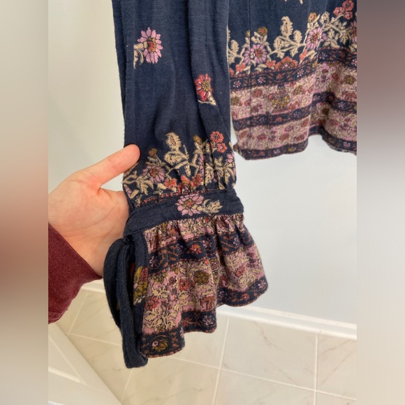 Lucky Brand bell sleeve top - Picture 2 of 5